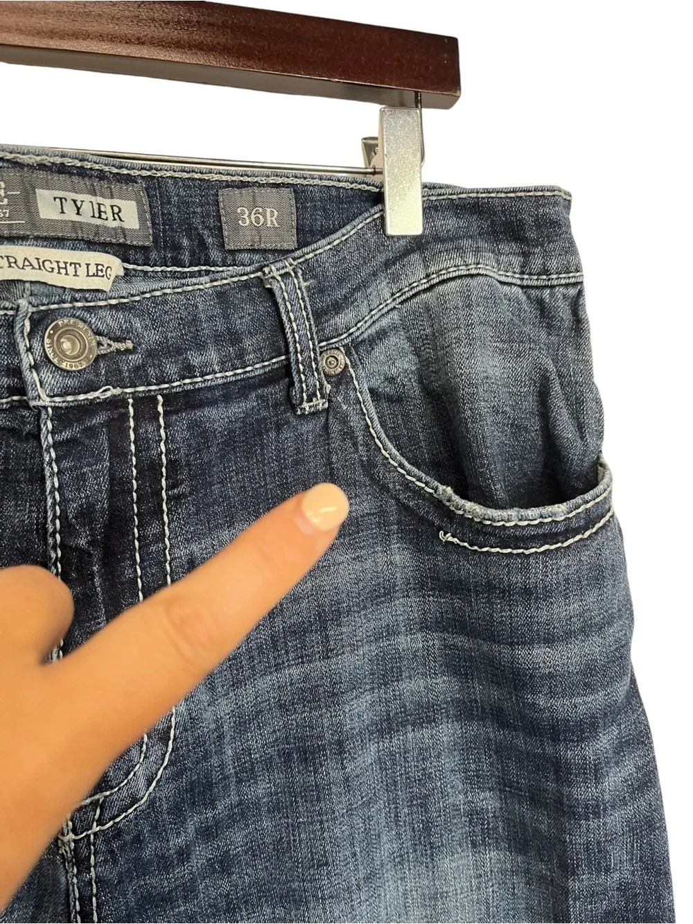 ARIAT | Mens Tyler Medium‎ Wash Heavy Stitch Straight Leg Jeans 36R